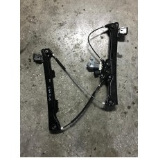 BMW E60 SAĞ ÖN CAM KİRKOSU