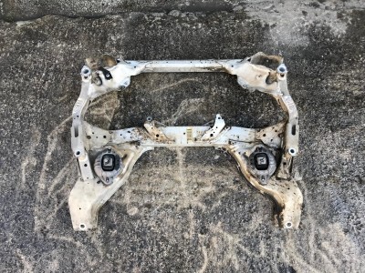 BMW E90 MOTOR TRAVERSİ ÖN TRAVERS ORJİNAL