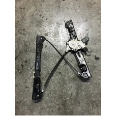 BMW E90 SAĞ ÖN CAM KİRKOSU 